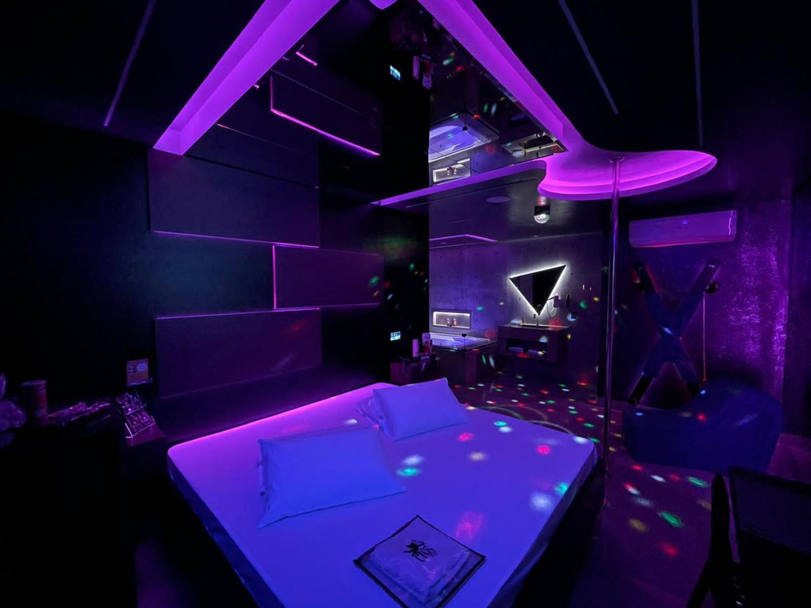 Love hotel Eros